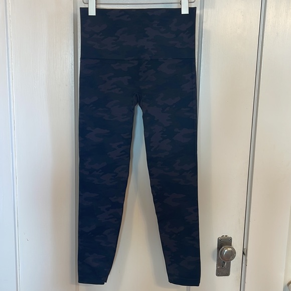 SPANX Camo High Rise Leggings | Size Large - Picture 13 of 13